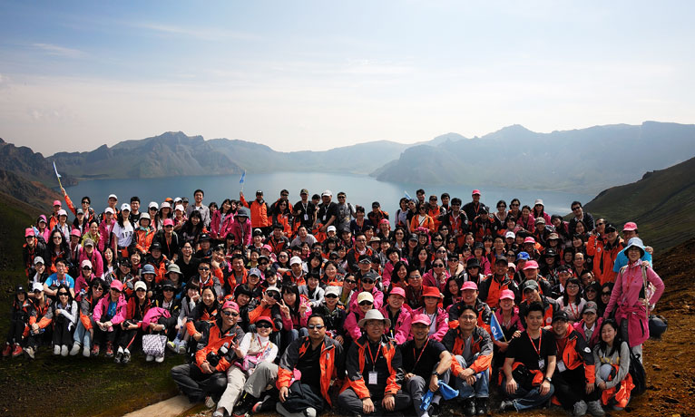 Climbing Mt. Baek-du to mark the 30-year anniversary of Hankook Research